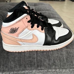 AJ 1 🖤